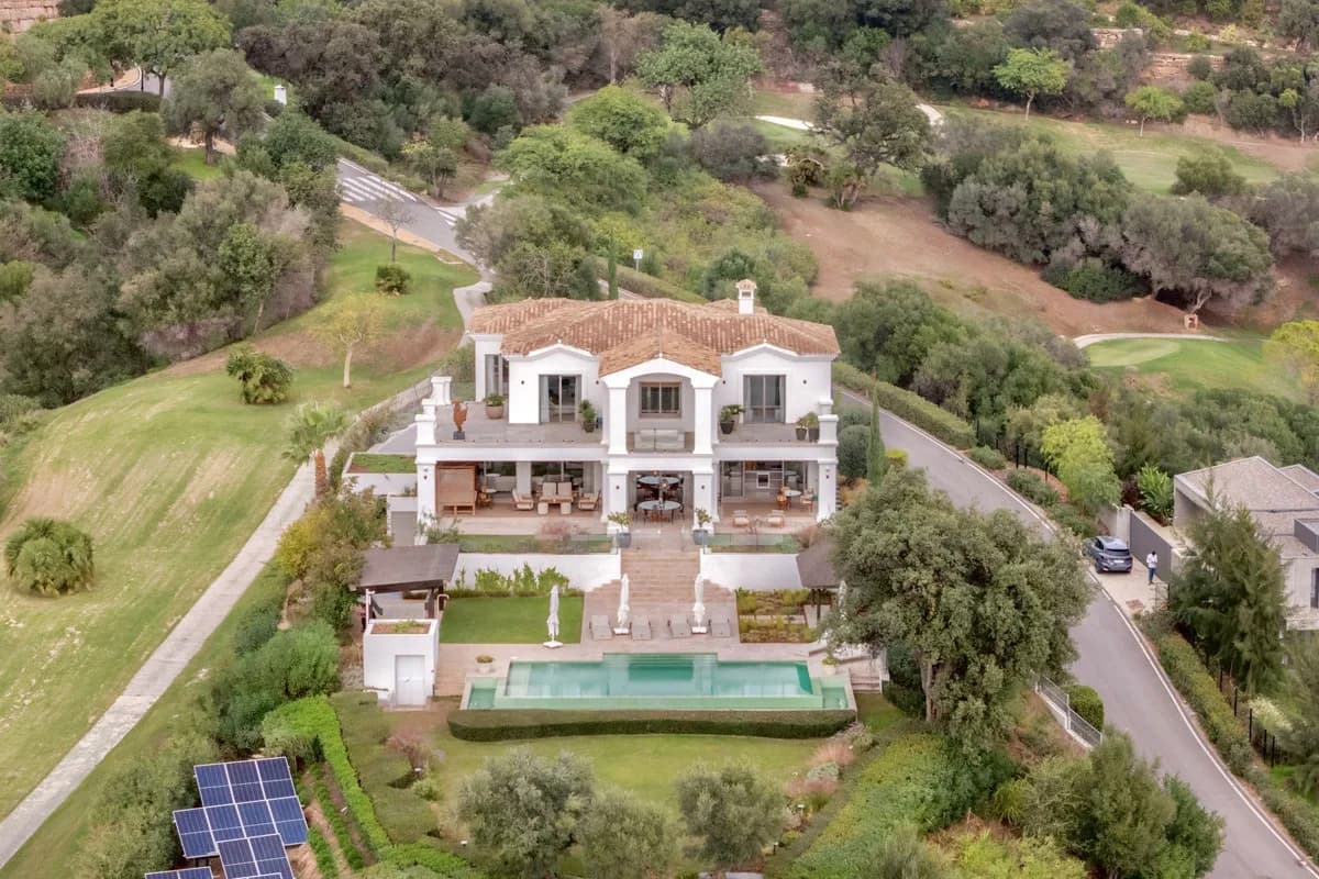 5 Bedroom Detached Villa for Sale in Benahavís, Málaga - Image 3