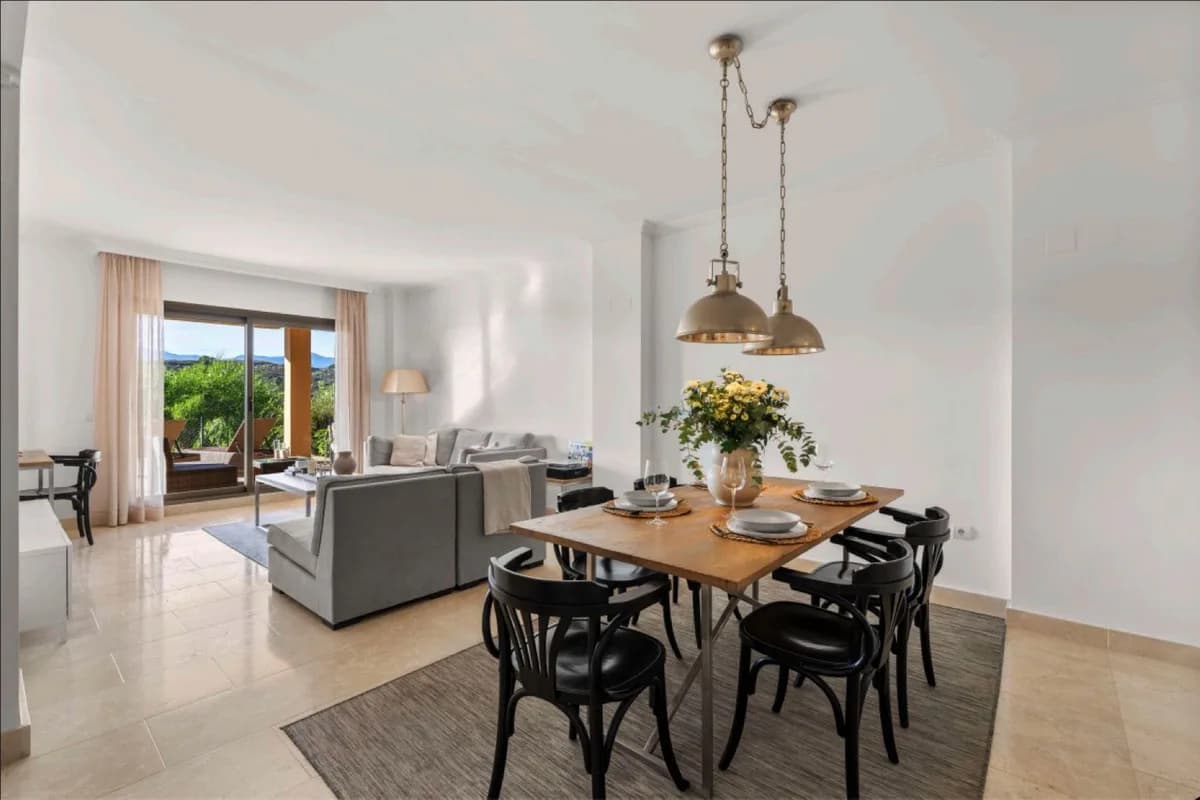 2 Bedroom Ground Floor Apartment for Sale in Benahavís, Málaga - Image 6