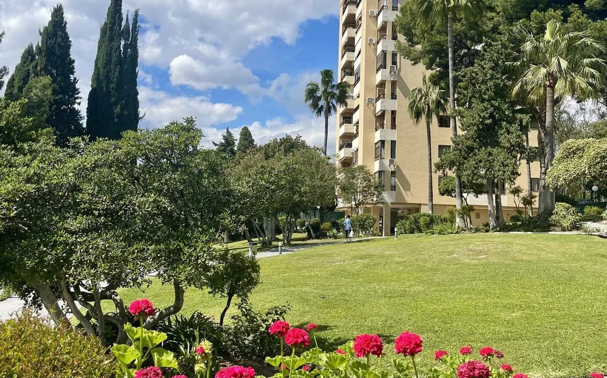 Middle Floor Studio for Sale in Nueva Andalucía, Málaga - Image 2
