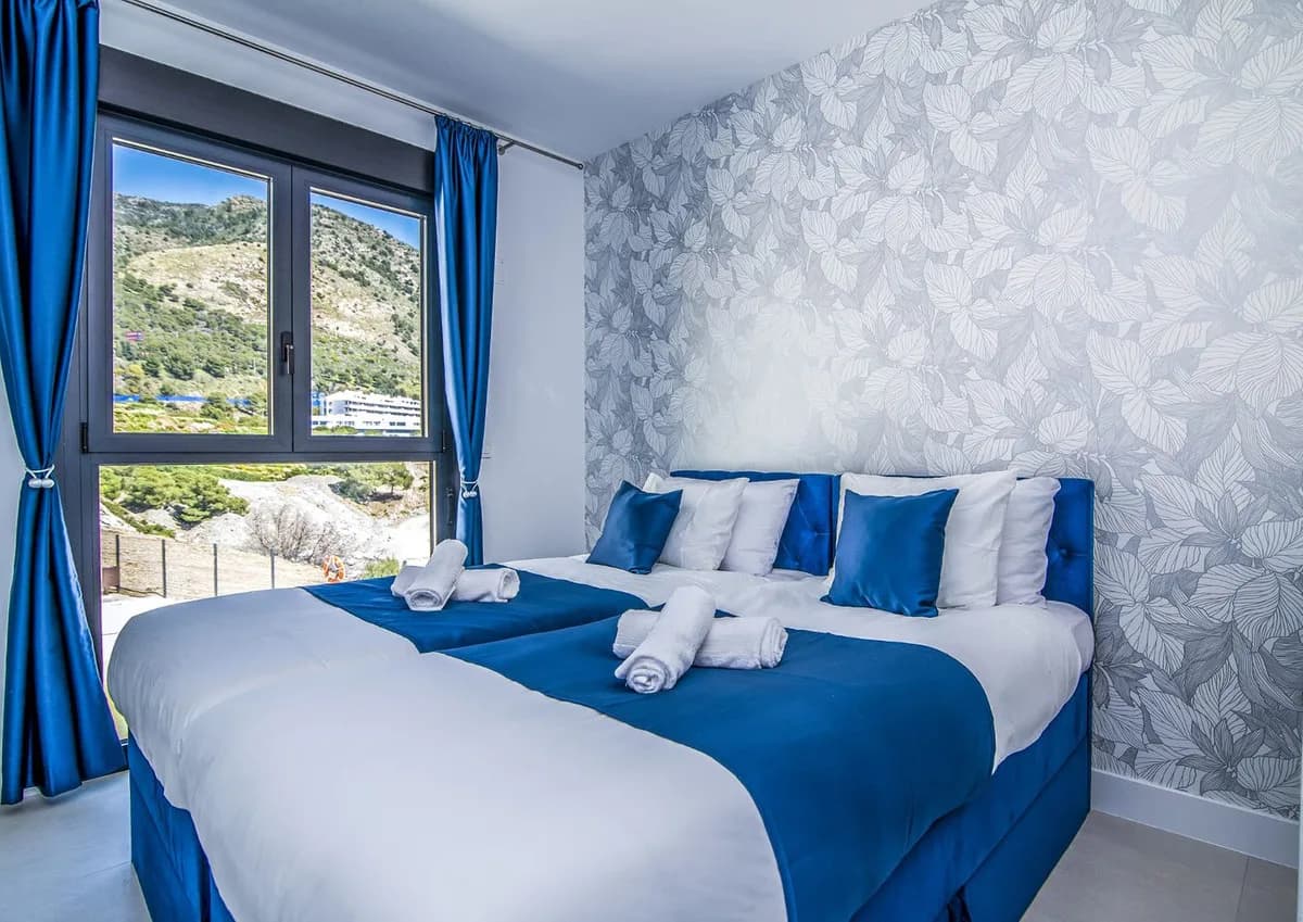 3 Bedroom Middle Floor Apartment for Sale in Fuengirola, Málaga - Image 7