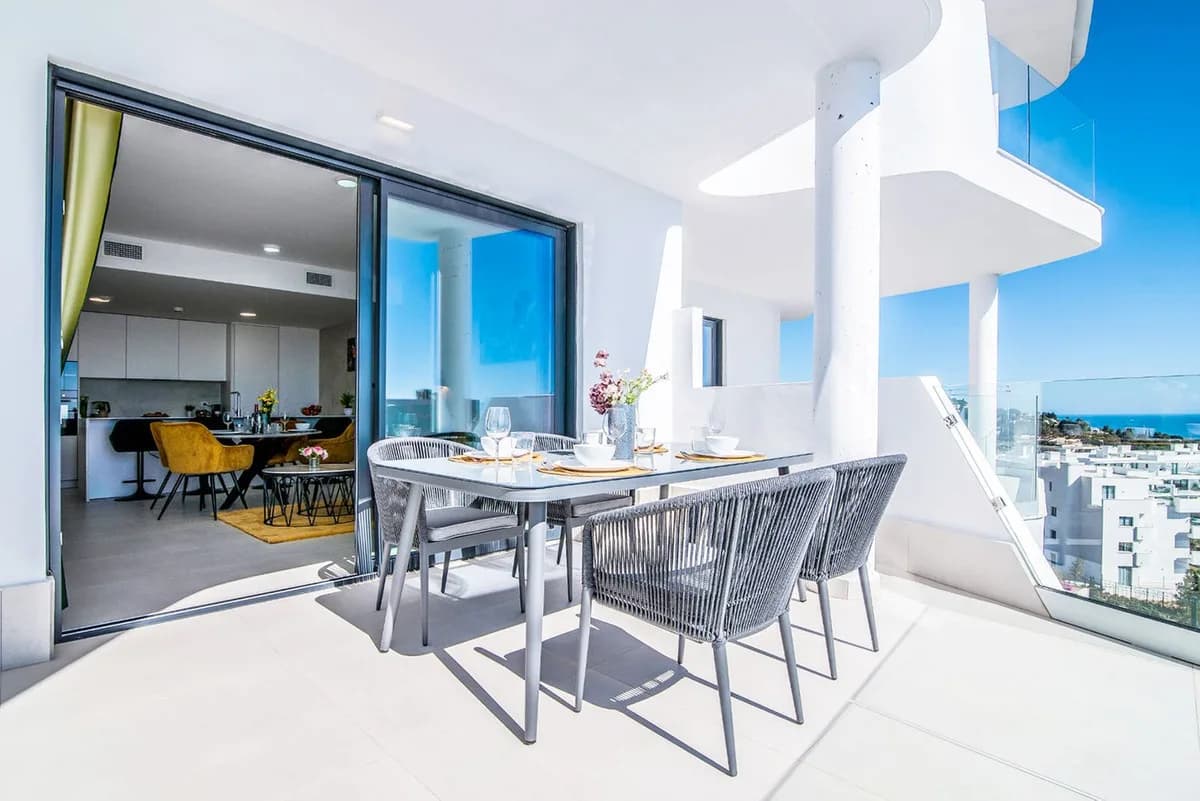 2 Bedroom Middle Floor Apartment for Sale in Fuengirola, Málaga