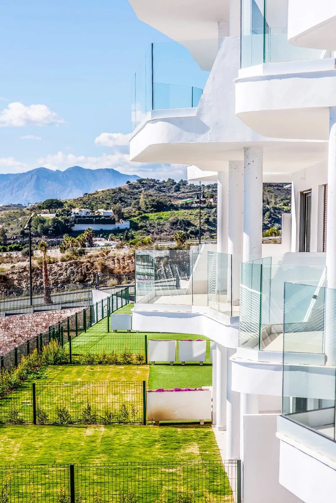 2 Bedroom Middle Floor Apartment for Sale in Fuengirola, Málaga - Image 7