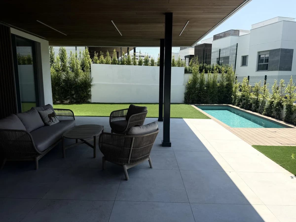 4 Bedroom Ground Floor Apartment for Sale in Marbella, Málaga - Image 3