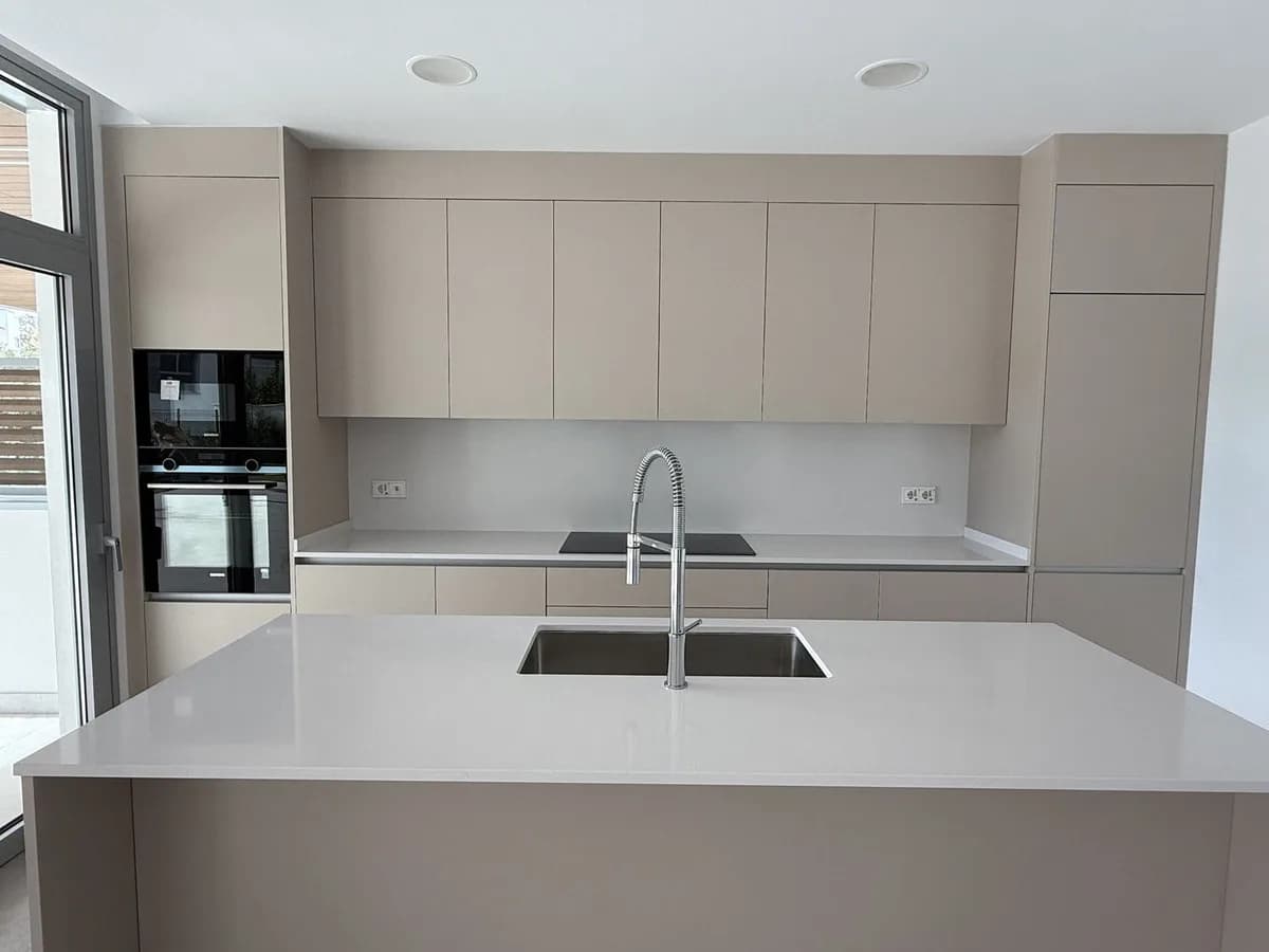 4 Bedroom Ground Floor Apartment for Sale in Marbella, Málaga - Image 9