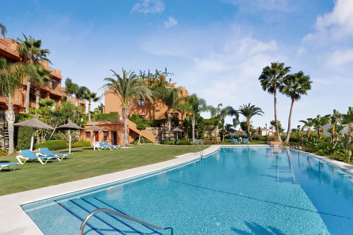 2 Bedroom Ground Floor Apartment for Sale in Los Flamingos, Málaga - Image 2