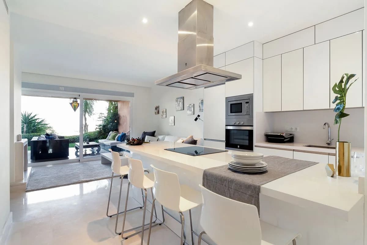 2 Bedroom Ground Floor Apartment for Sale in Los Flamingos, Málaga - Image 7