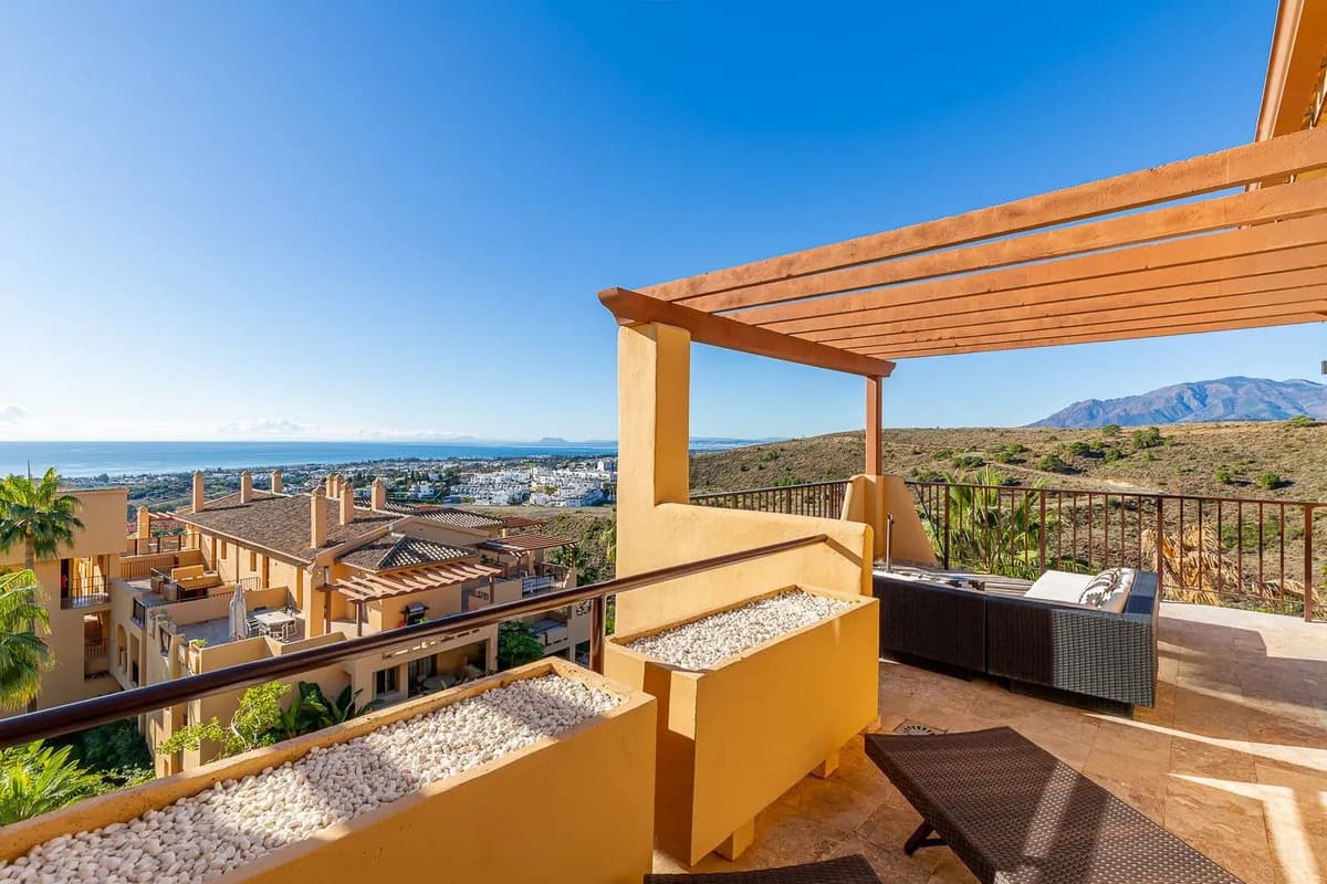 2 Bedroom Penthouse for Sale in Benahavís, Málaga