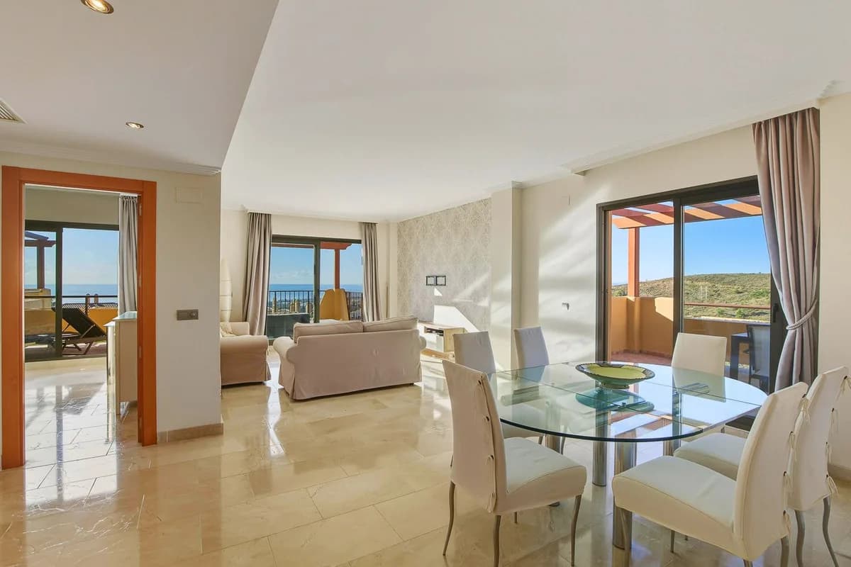 2 Bedroom Penthouse for Sale in Benahavís, Málaga - Image 3