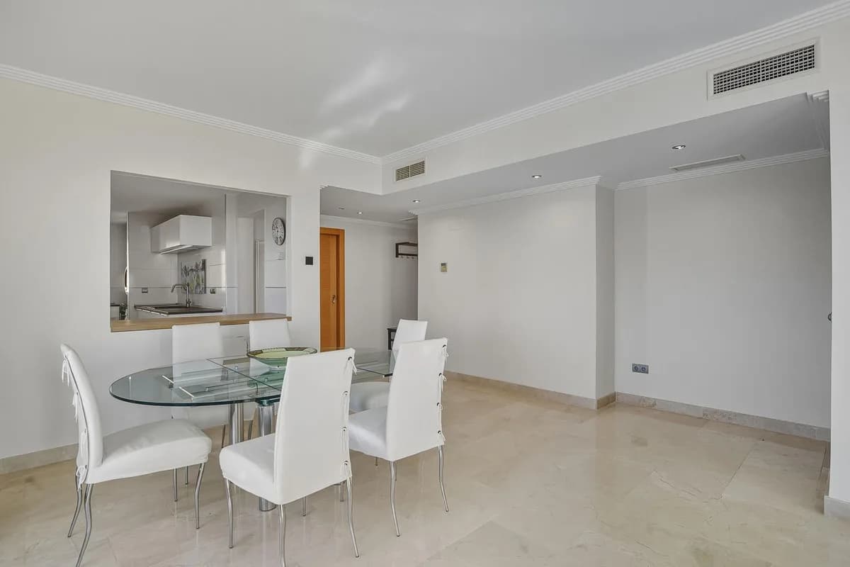 2 Bedroom Penthouse for Sale in Benahavís, Málaga - Image 8