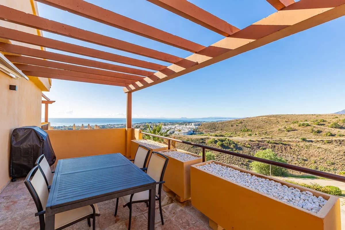2 Bedroom Penthouse for Sale in Benahavís, Málaga - Image 9
