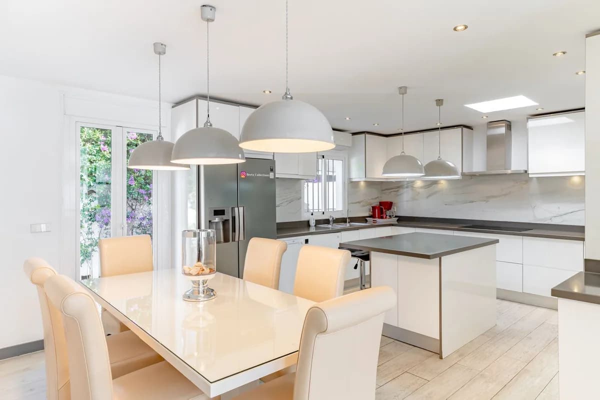 5 Bedroom Detached Villa for Sale in Estepona, Málaga - Image 6