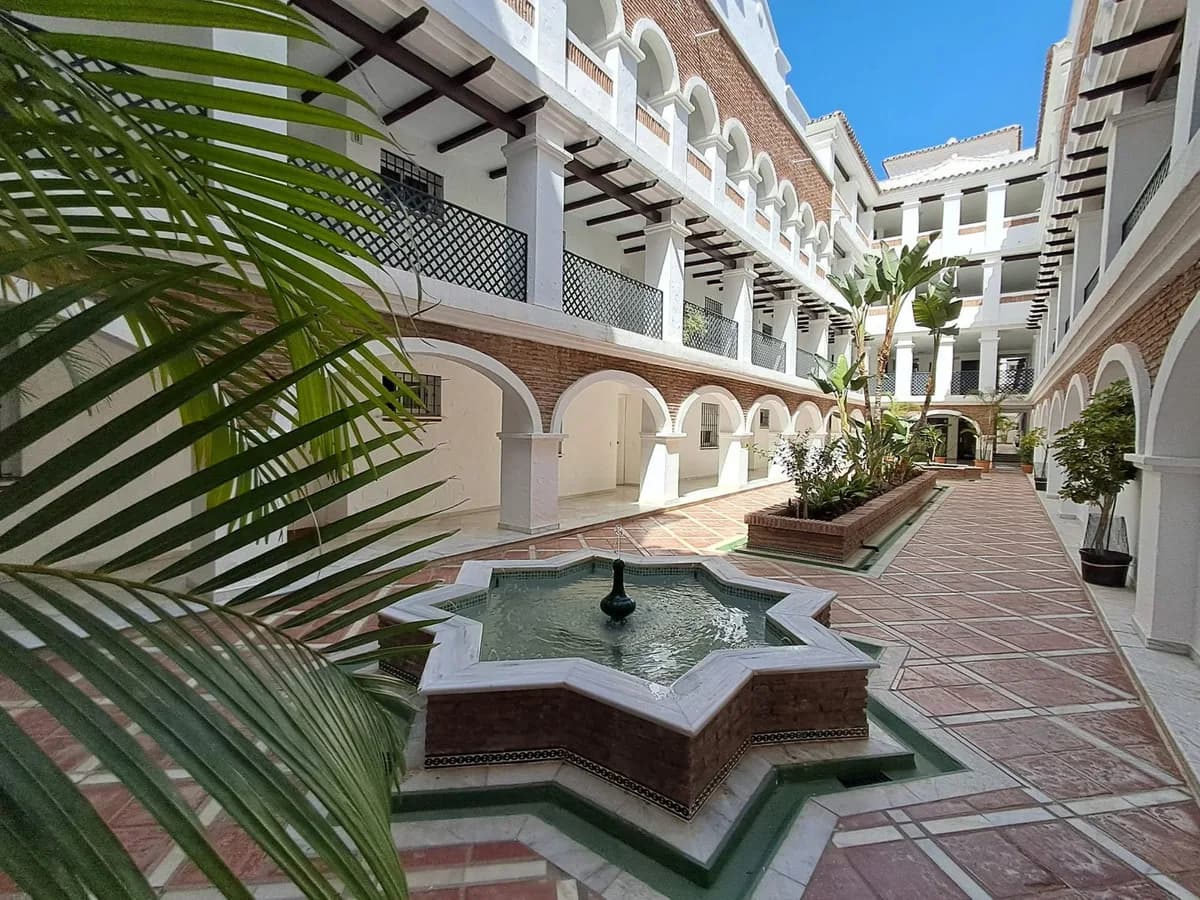 2 Bedroom Middle Floor Apartment for Sale in Benalmadena, Málaga