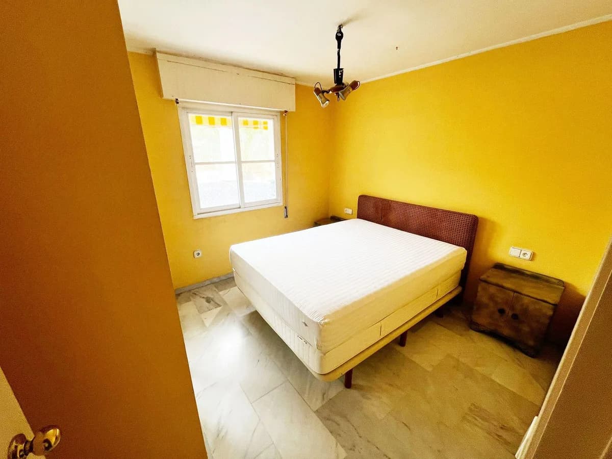 2 Bedroom Middle Floor Apartment for Sale in Benalmadena, Málaga - Image 6