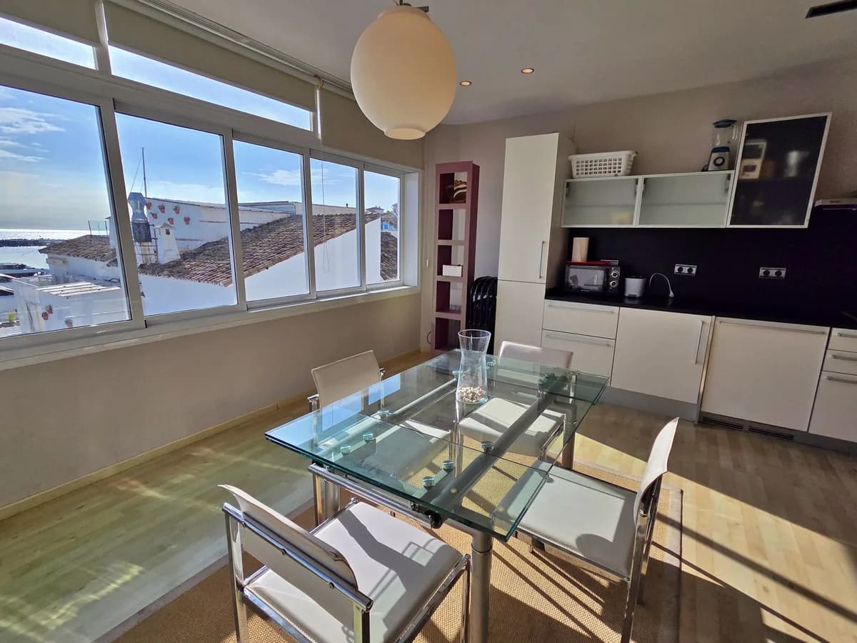 Middle Floor Studio for Sale in Puerto Banús, Málaga - Image 7
