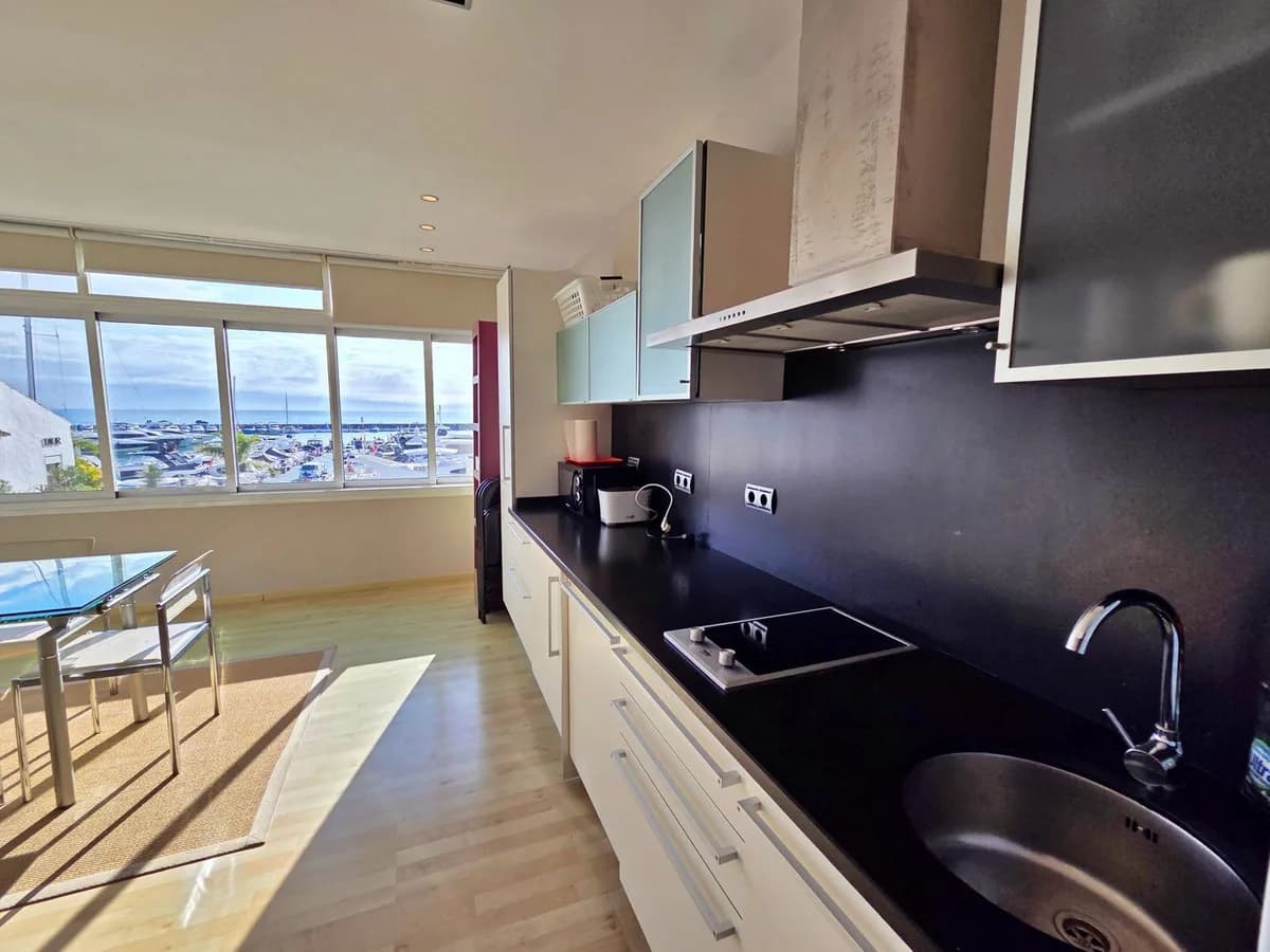 Middle Floor Studio for Sale in Puerto Banús, Málaga - Image 8