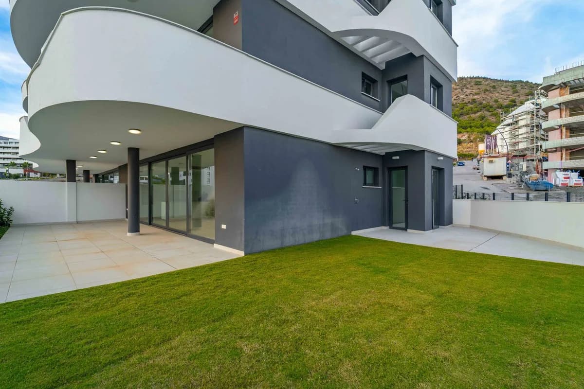 2 Bedroom Ground Floor Apartment for Sale in Fuengirola, Málaga