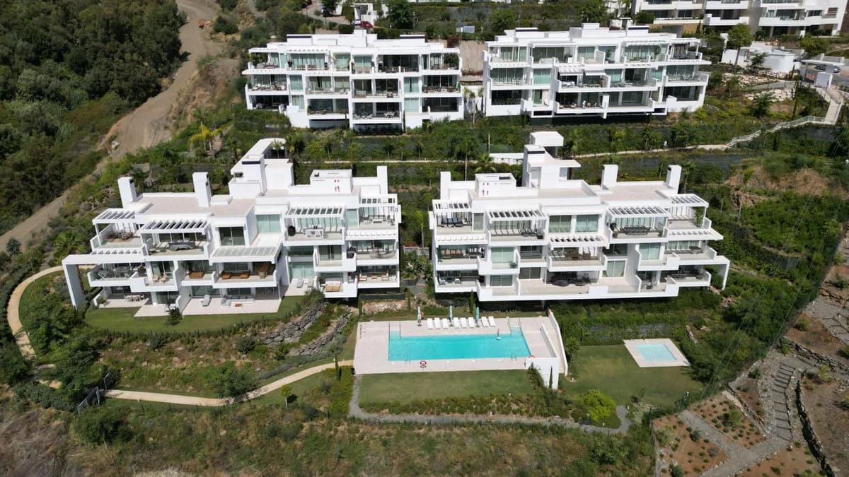 2 Bedroom Ground Floor Apartment for Sale in Ojén, Málaga - Image 2
