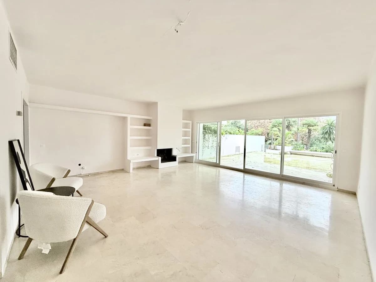1 Bedroom Ground Floor Apartment for Sale in The Golden Mile, Málaga - Image 3
