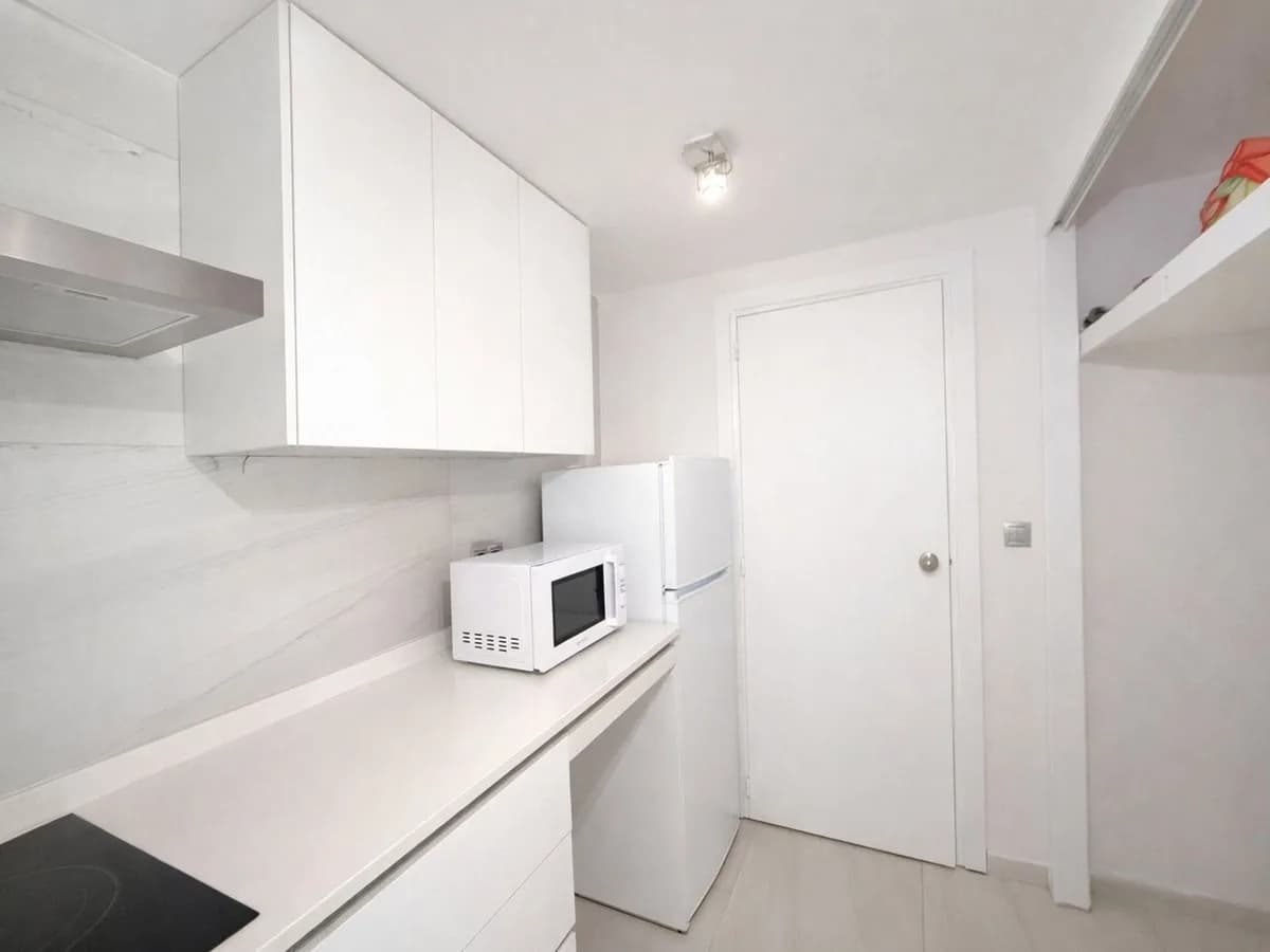 1 Bedroom Ground Floor Apartment for Sale in The Golden Mile, Málaga - Image 7