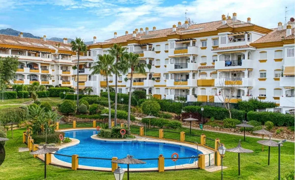 3 Bedroom Middle Floor Apartment for Sale in Nagüeles, Málaga