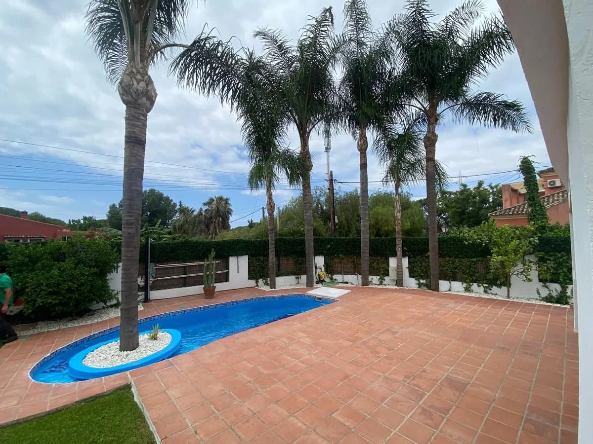 3 Bedroom Detached Villa for Sale in Nagüeles, Málaga