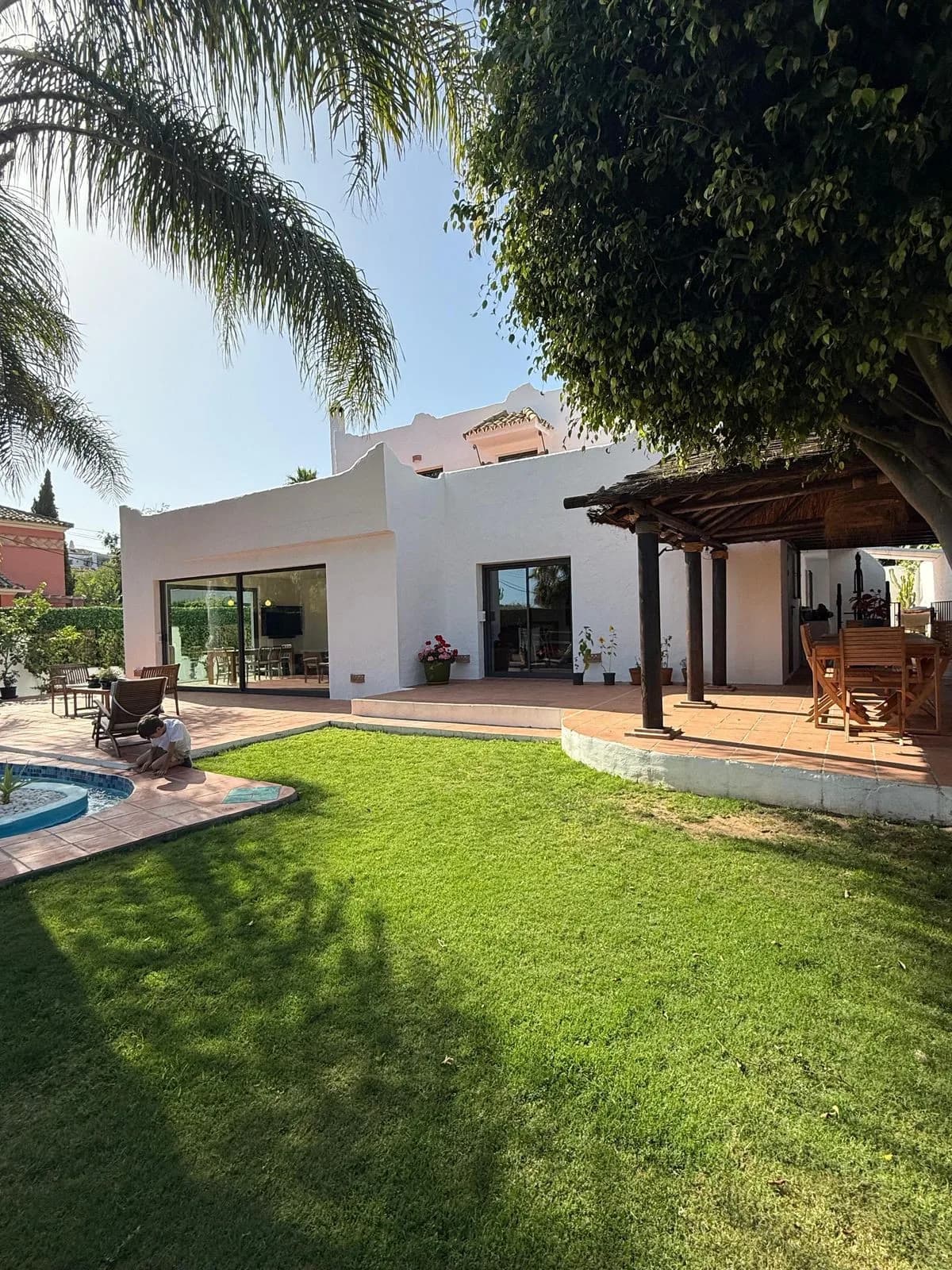 3 Bedroom Detached Villa for Sale in Nagüeles, Málaga - Image 3