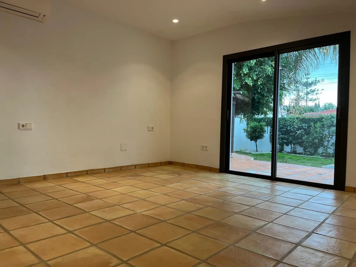 3 Bedroom Detached Villa for Sale in Nagüeles, Málaga - Image 9