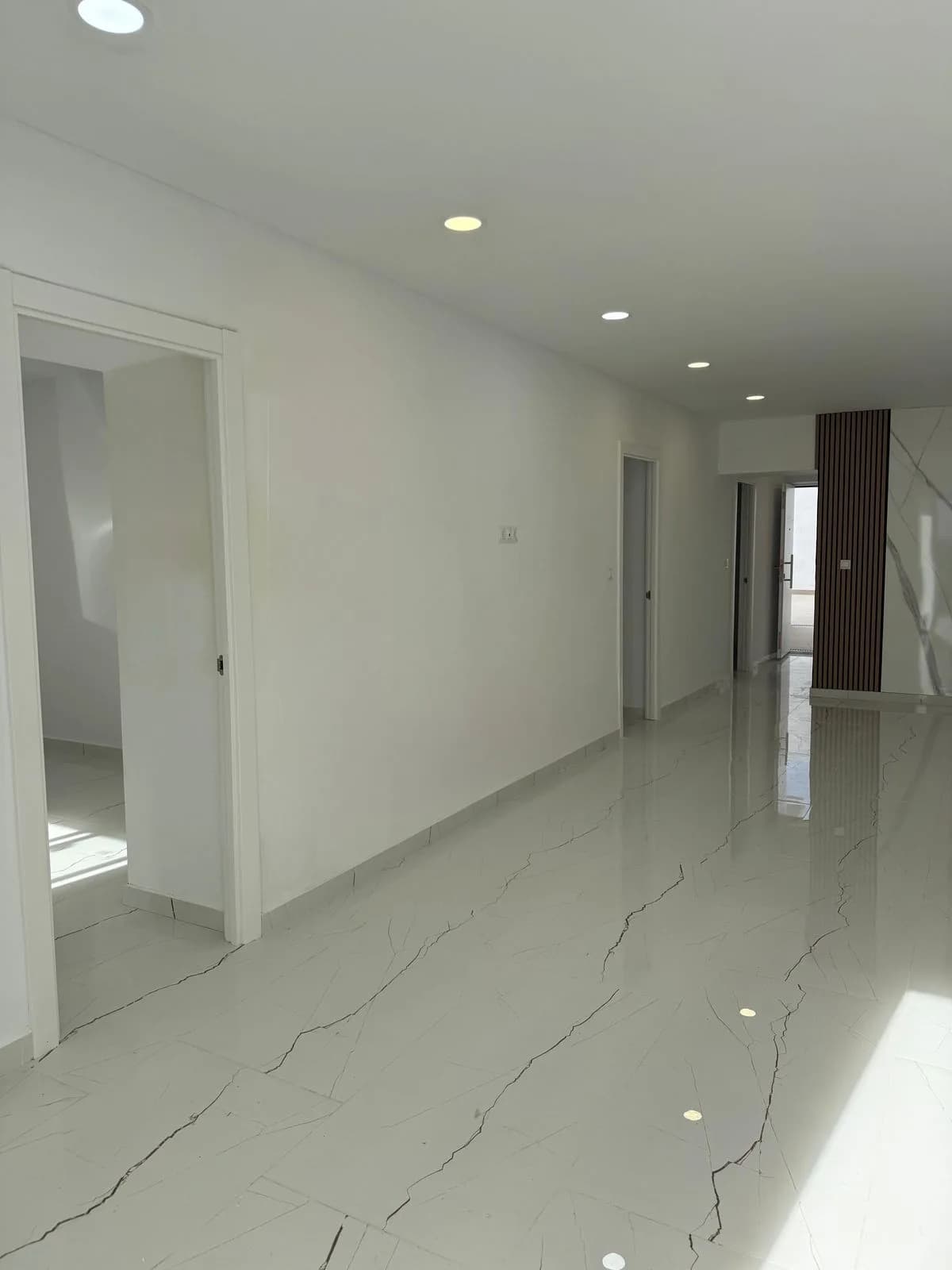 4 Bedroom Middle Floor Apartment for Sale in Alhaurín el Grande, Málaga - Image 2