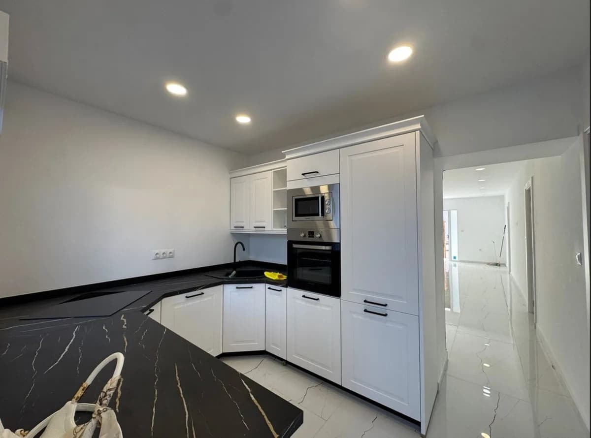 4 Bedroom Middle Floor Apartment for Sale in Alhaurín el Grande, Málaga - Image 4