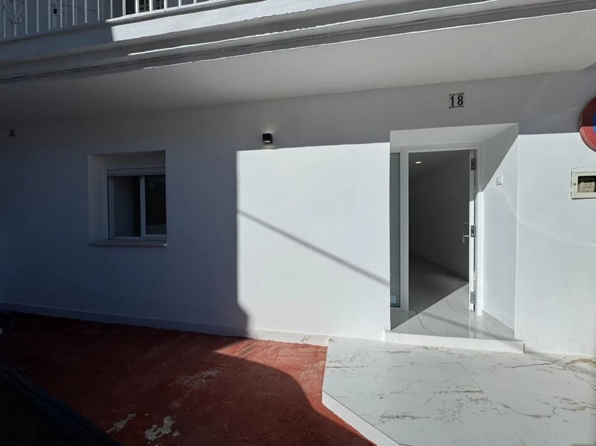 4 Bedroom Middle Floor Apartment for Sale in Alhaurín el Grande, Málaga - Image 6