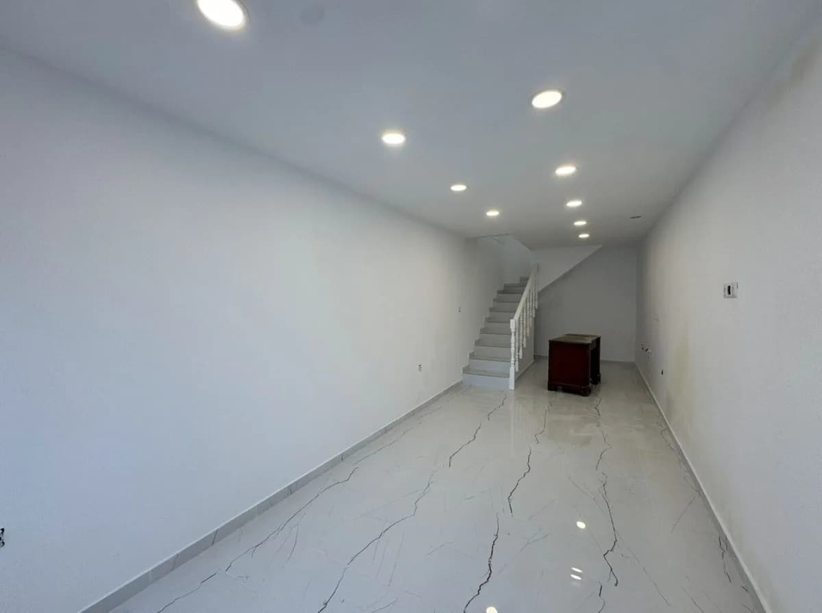 4 Bedroom Middle Floor Apartment for Sale in Alhaurín el Grande, Málaga - Image 7