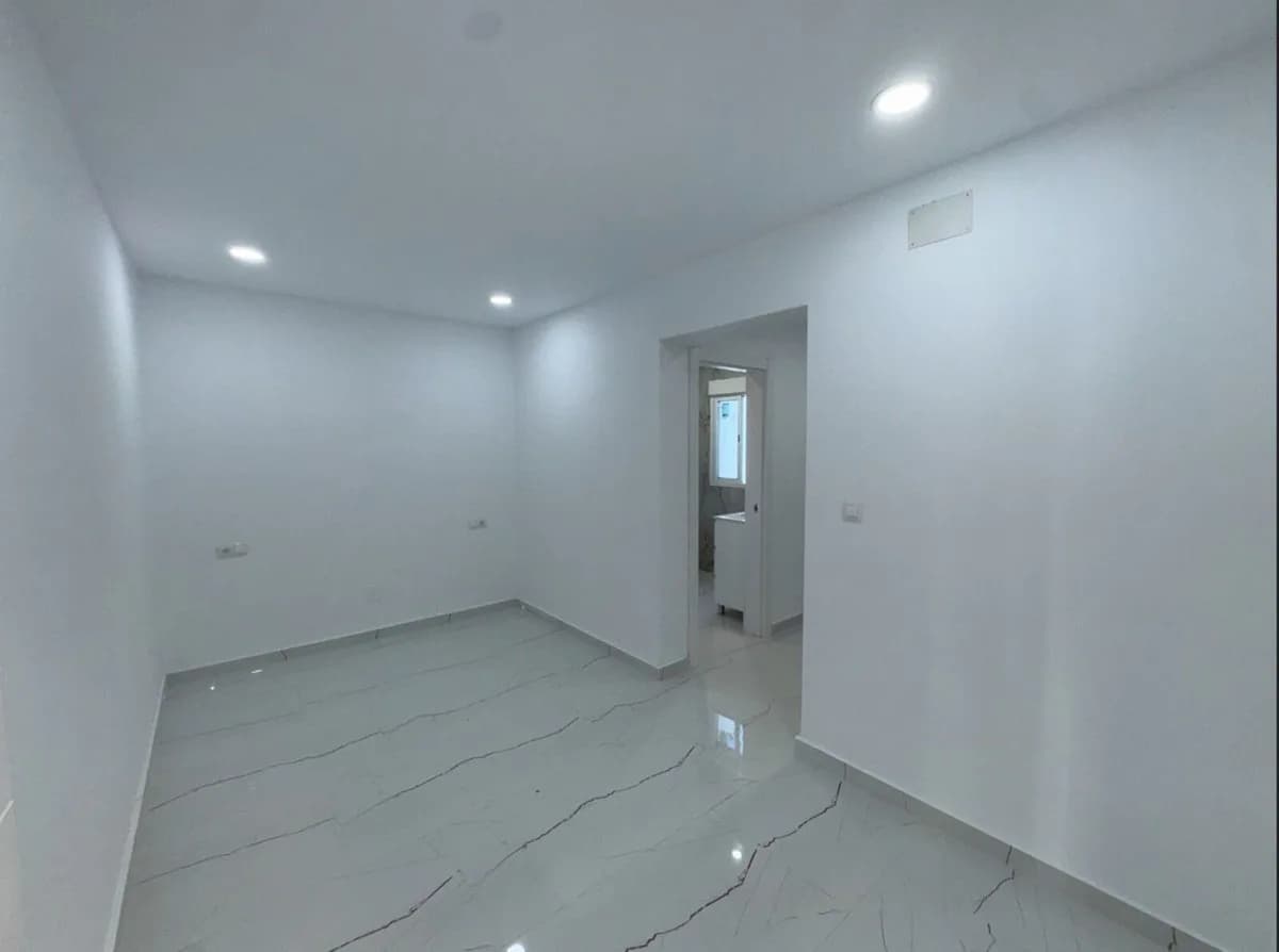 4 Bedroom Middle Floor Apartment for Sale in Alhaurín el Grande, Málaga - Image 9