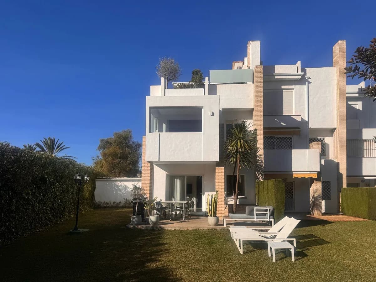 3 Bedroom Townhouse for Sale in Nueva Andalucía, Málaga - Image 3