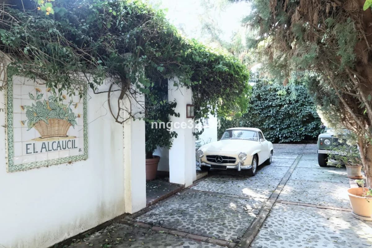 5 Bedroom Detached Villa for Sale in Sotogrande Costa, Cádiz - Image 4