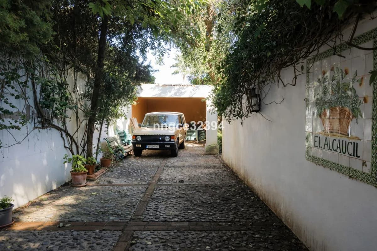 5 Bedroom Detached Villa for Sale in Sotogrande Costa, Cádiz - Image 5