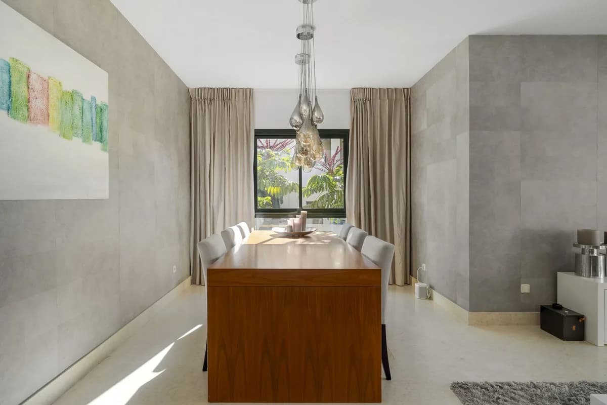 2 Bedroom Ground Floor Apartment for Sale in Benahavís, Málaga - Image 3