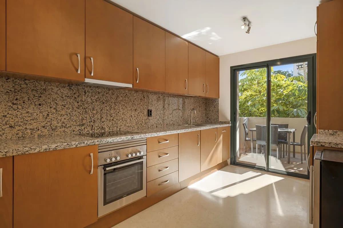 2 Bedroom Ground Floor Apartment for Sale in Benahavís, Málaga - Image 9