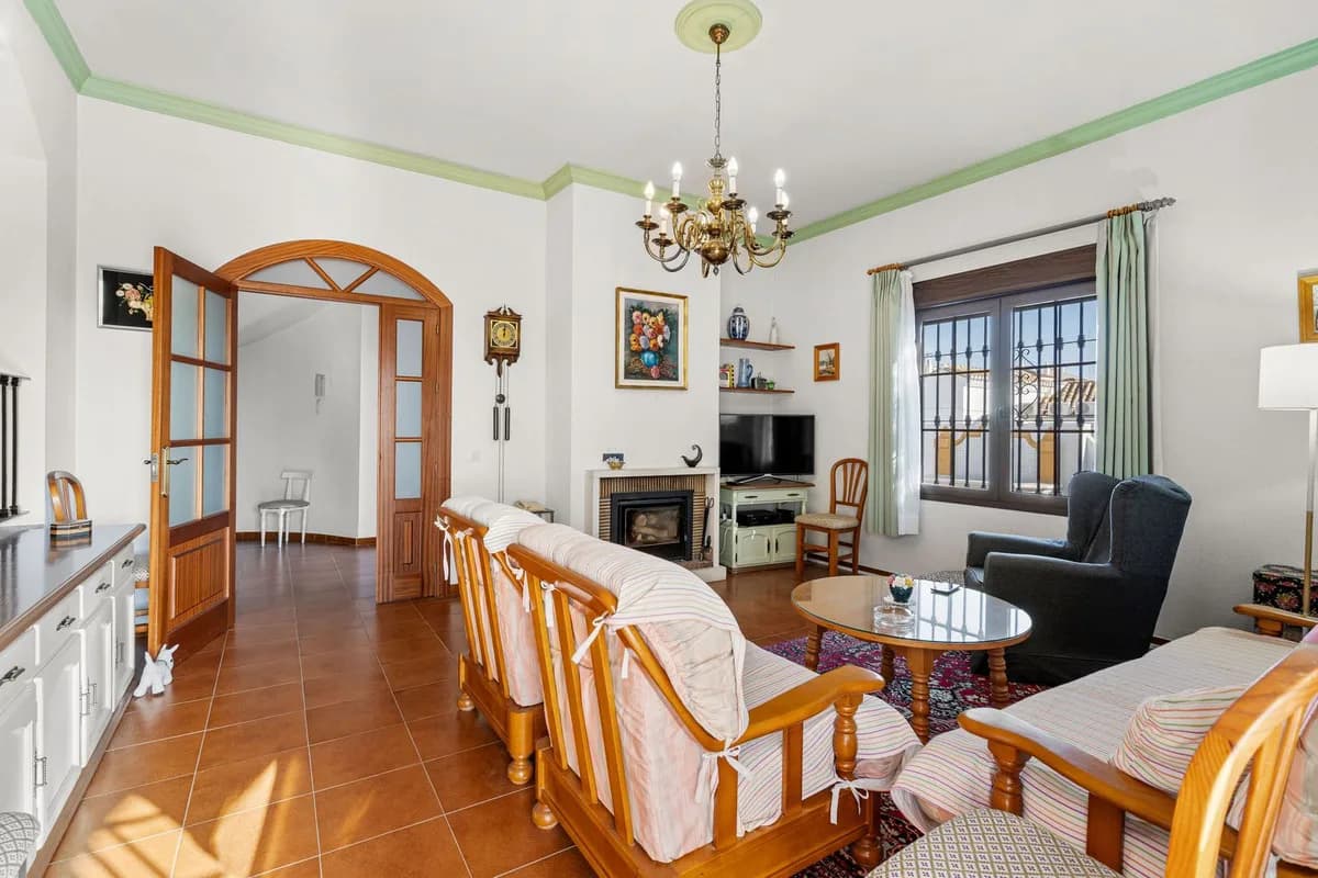 5 Bedroom Detached Villa for Sale in Arroyo de la Miel, Málaga - Image 9