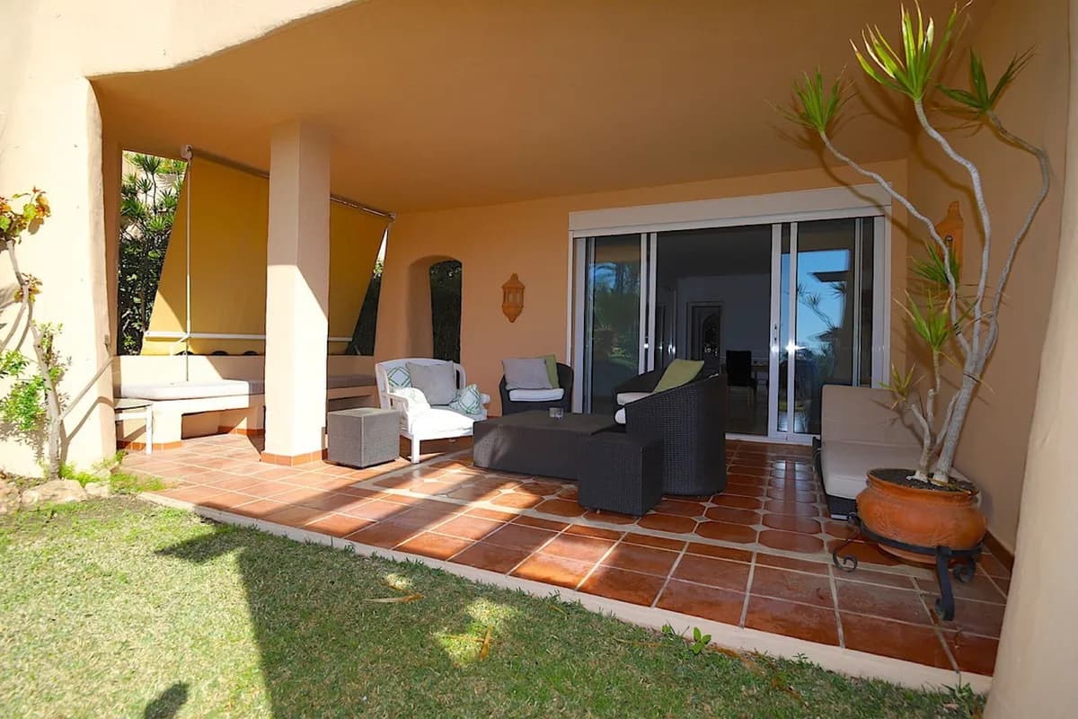 3 Bedroom Ground Floor Apartment for Sale in Sierra Blanca, Málaga - Image 2