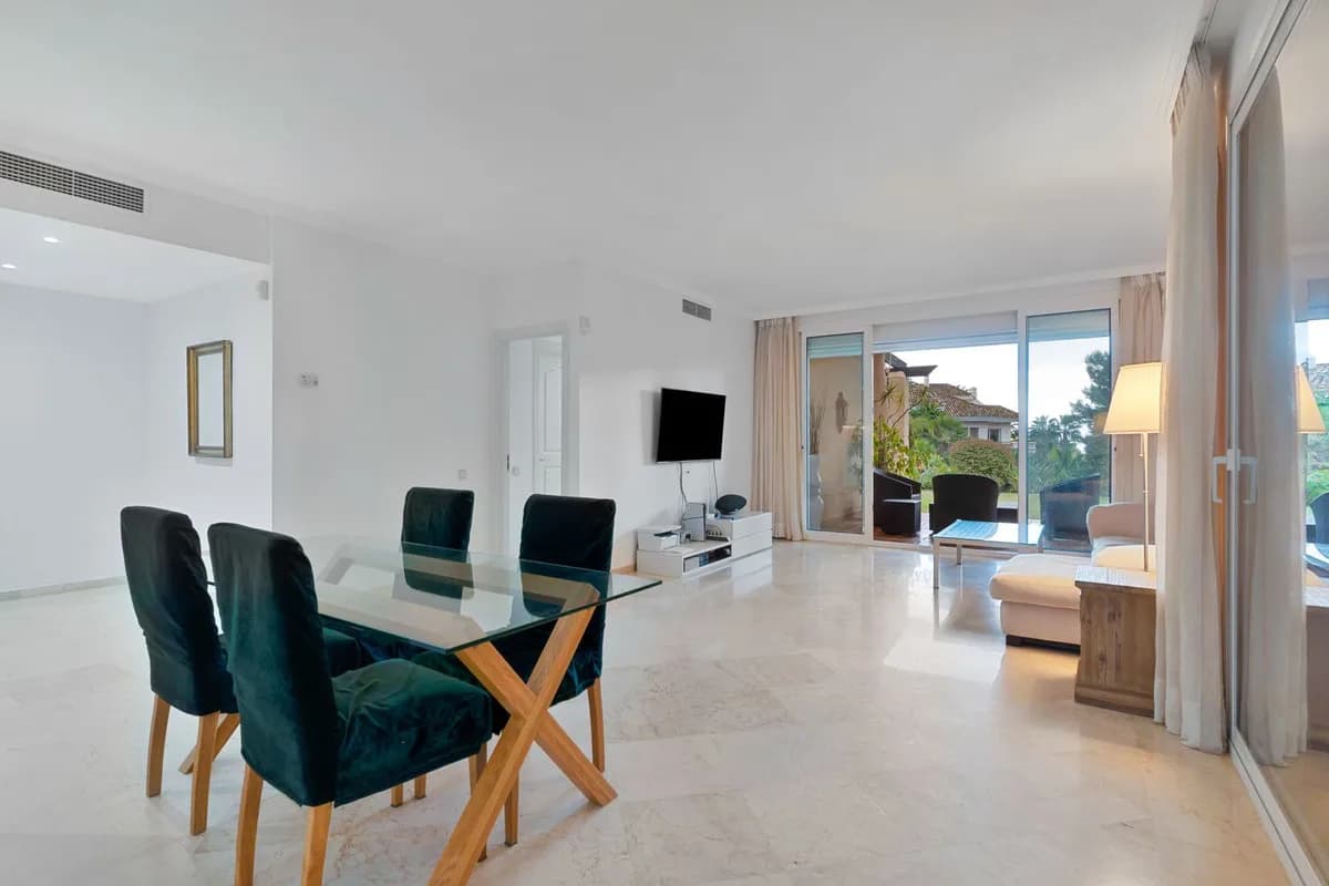3 Bedroom Ground Floor Apartment for Sale in Sierra Blanca, Málaga - Image 7