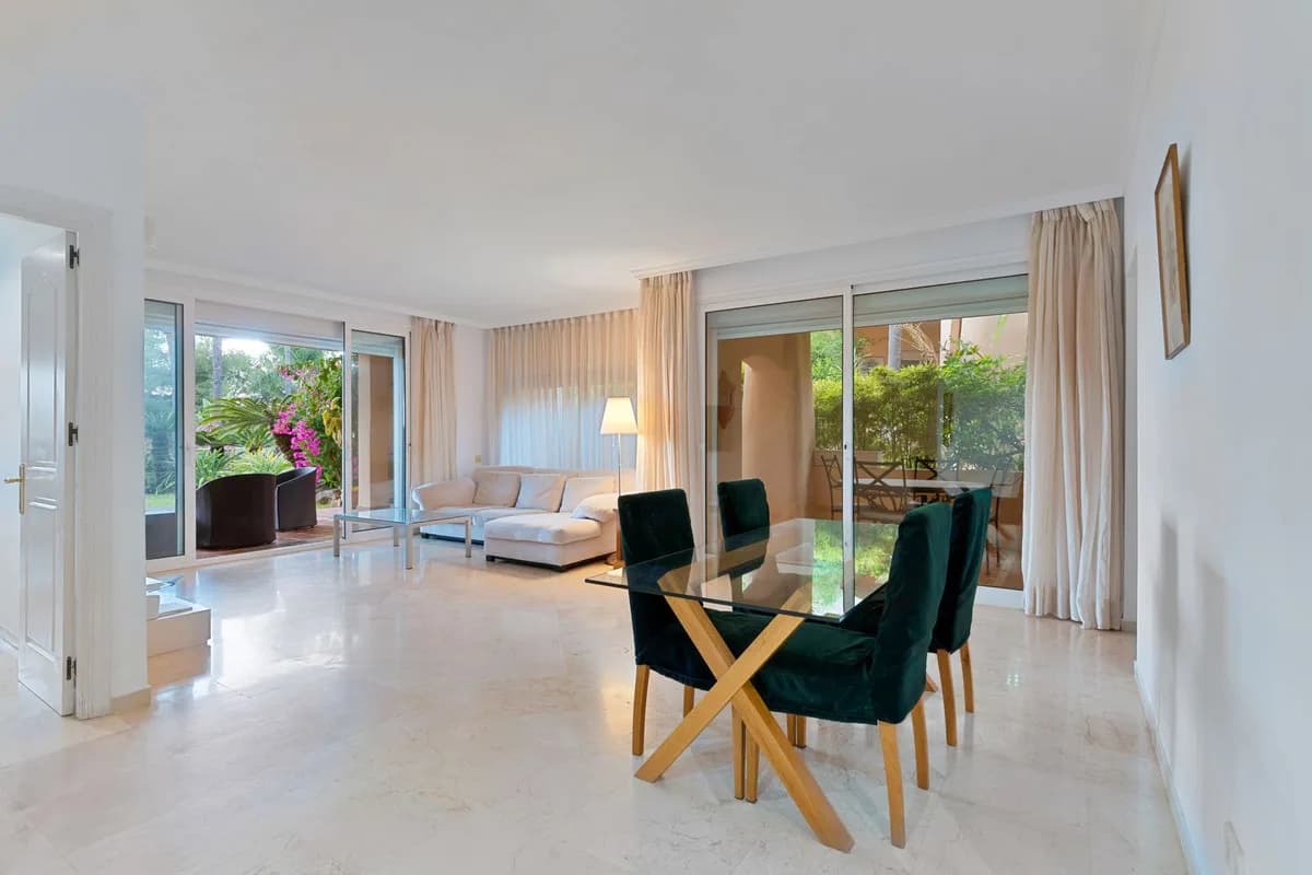 3 Bedroom Ground Floor Apartment for Sale in Sierra Blanca, Málaga - Image 8