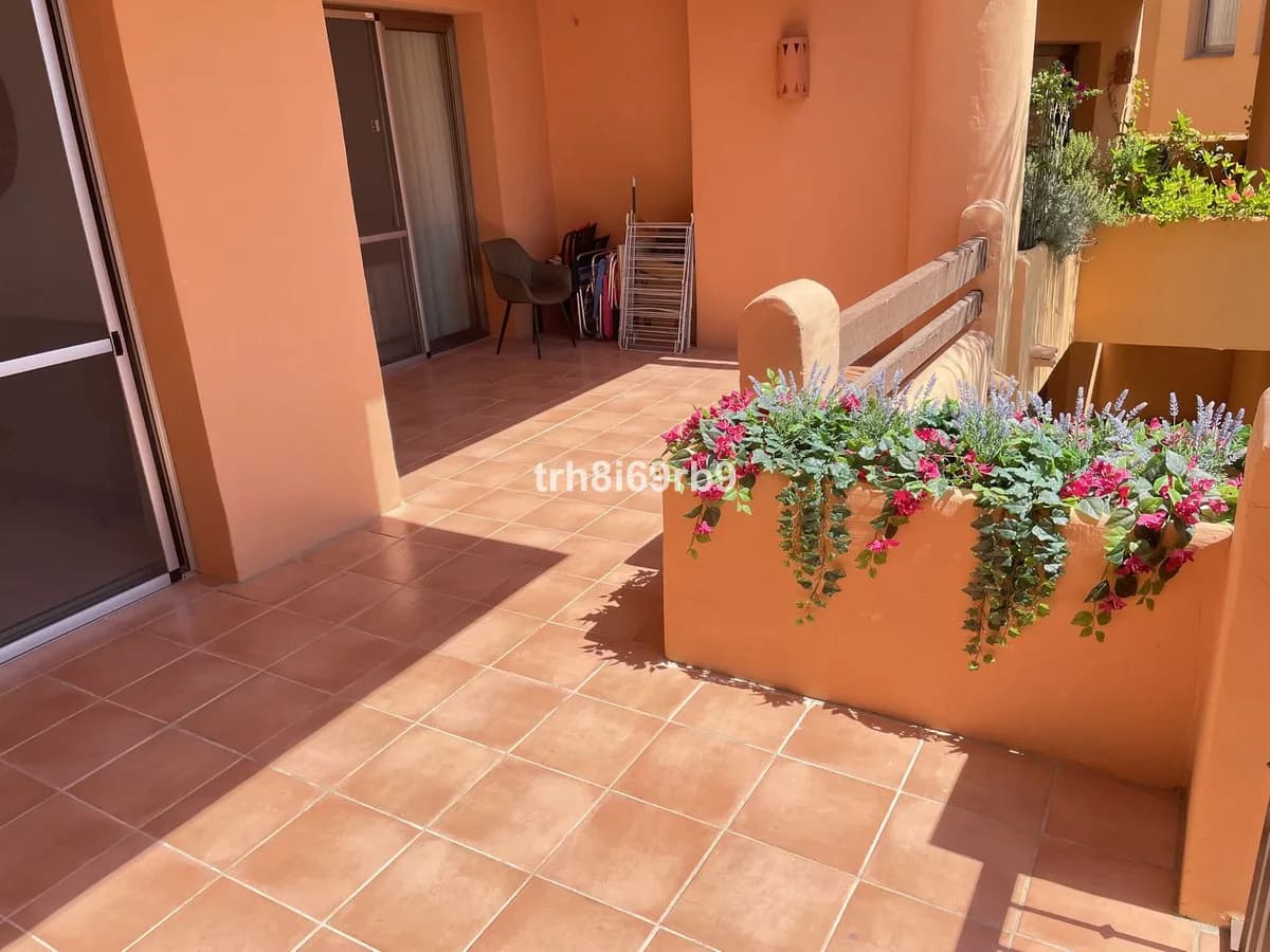 2 Bedroom Middle Floor Apartment for Sale in Bel Air, Málaga - Image 2