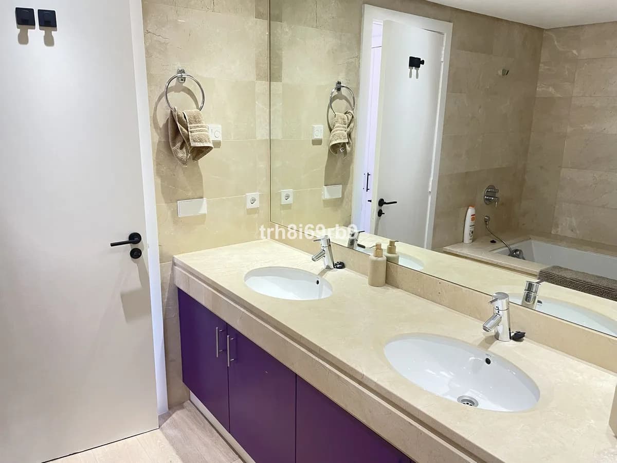 2 Bedroom Middle Floor Apartment for Sale in Bel Air, Málaga - Image 7