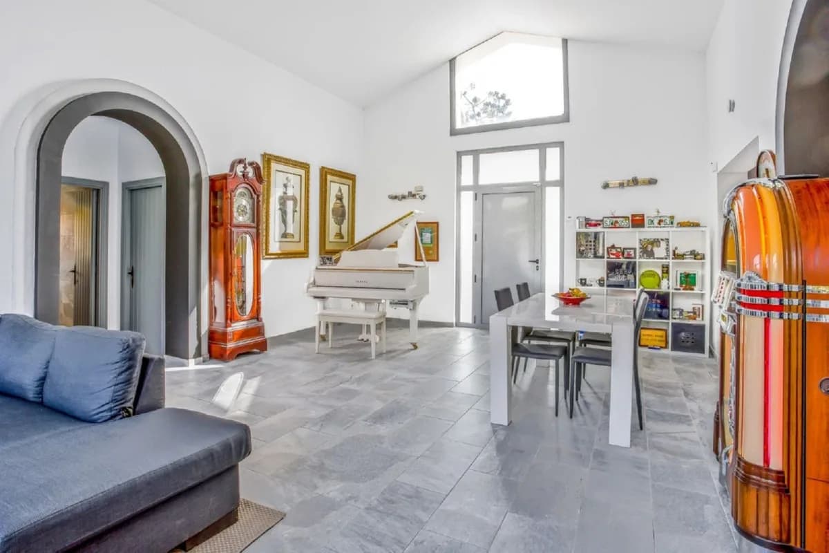 3 Bedroom Detached Villa for Sale in Elviria, Málaga - Image 3
