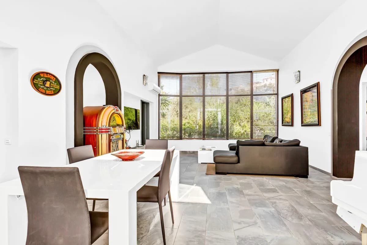 3 Bedroom Detached Villa for Sale in Elviria, Málaga - Image 4