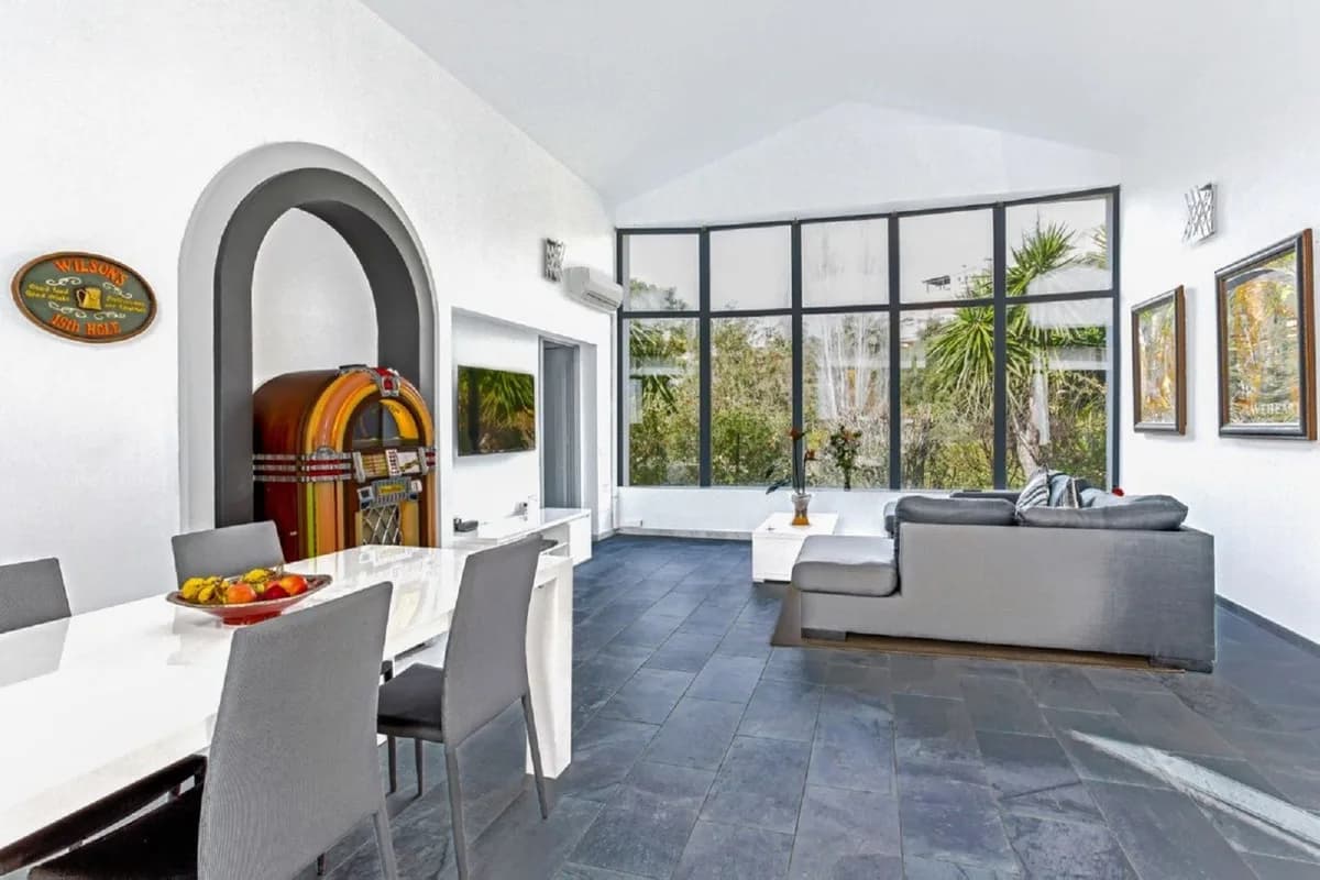 3 Bedroom Detached Villa for Sale in Elviria, Málaga - Image 5