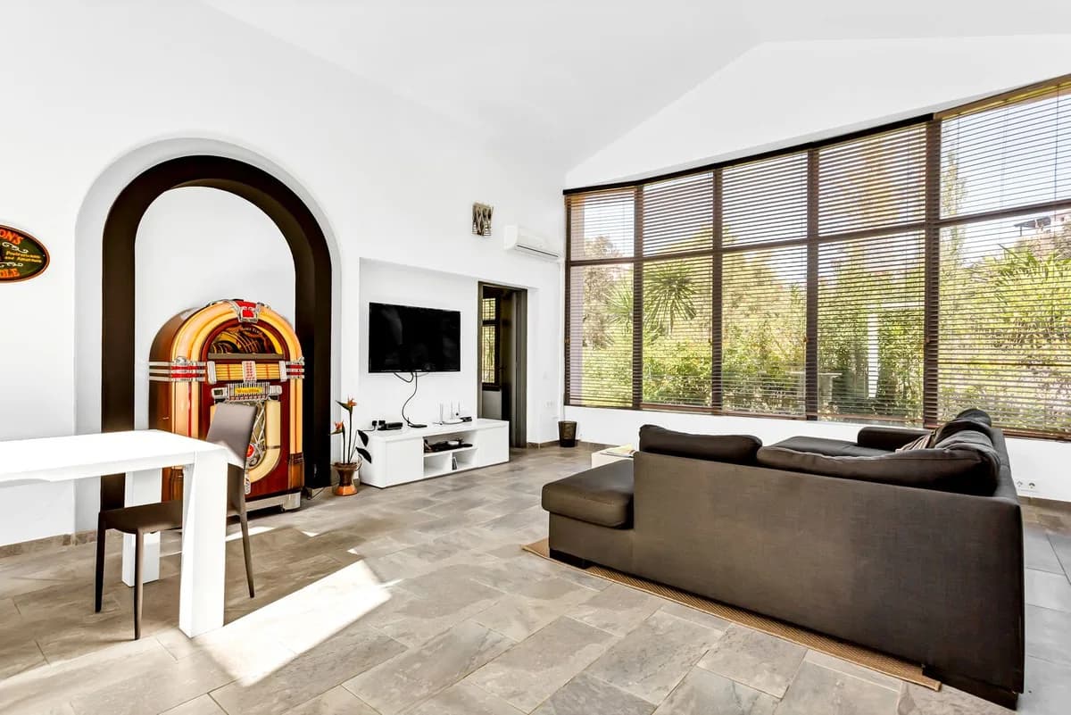 3 Bedroom Detached Villa for Sale in Elviria, Málaga - Image 6