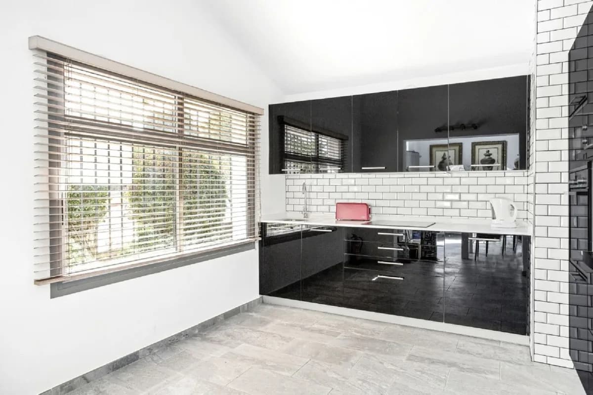 3 Bedroom Detached Villa for Sale in Elviria, Málaga - Image 9