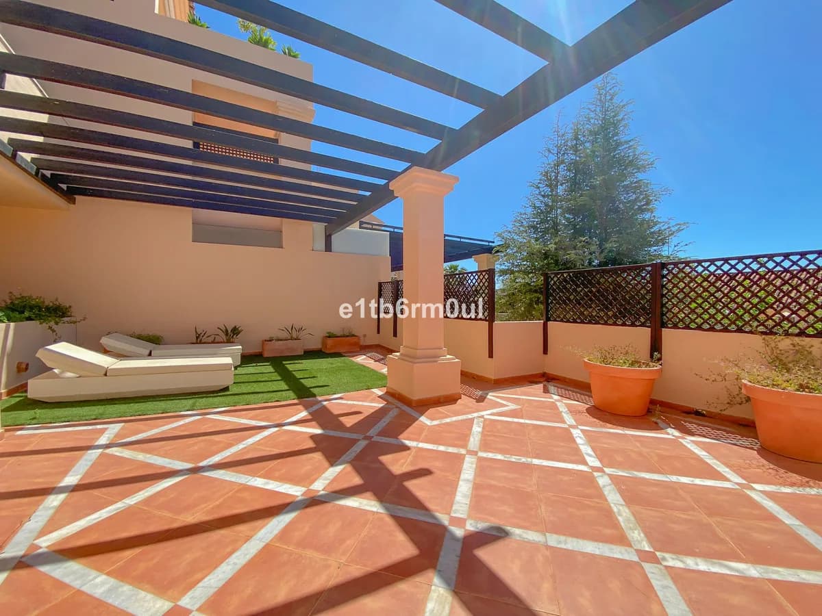2 Bedroom Ground Floor Apartment for Sale in Nueva Andalucía, Málaga - Image 2