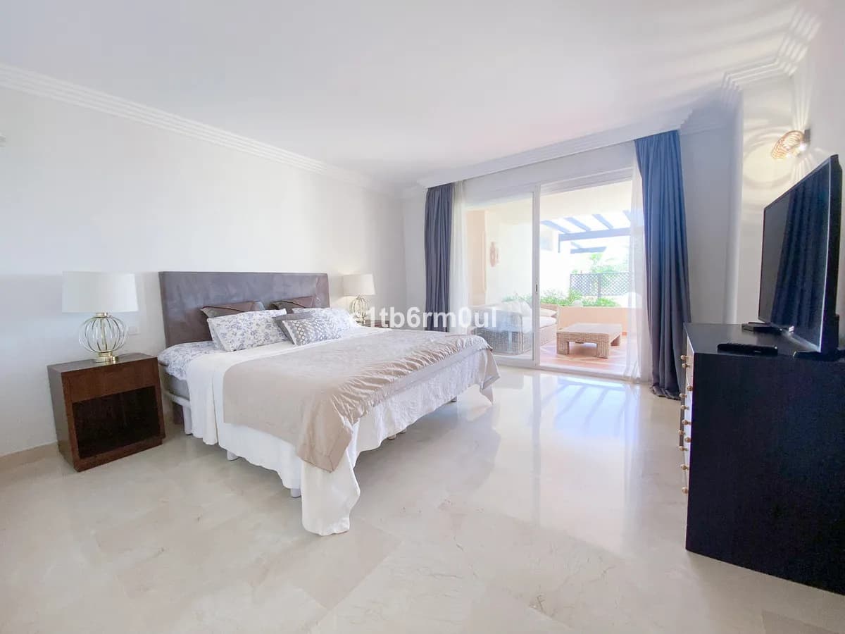 2 Bedroom Ground Floor Apartment for Sale in Nueva Andalucía, Málaga - Image 5